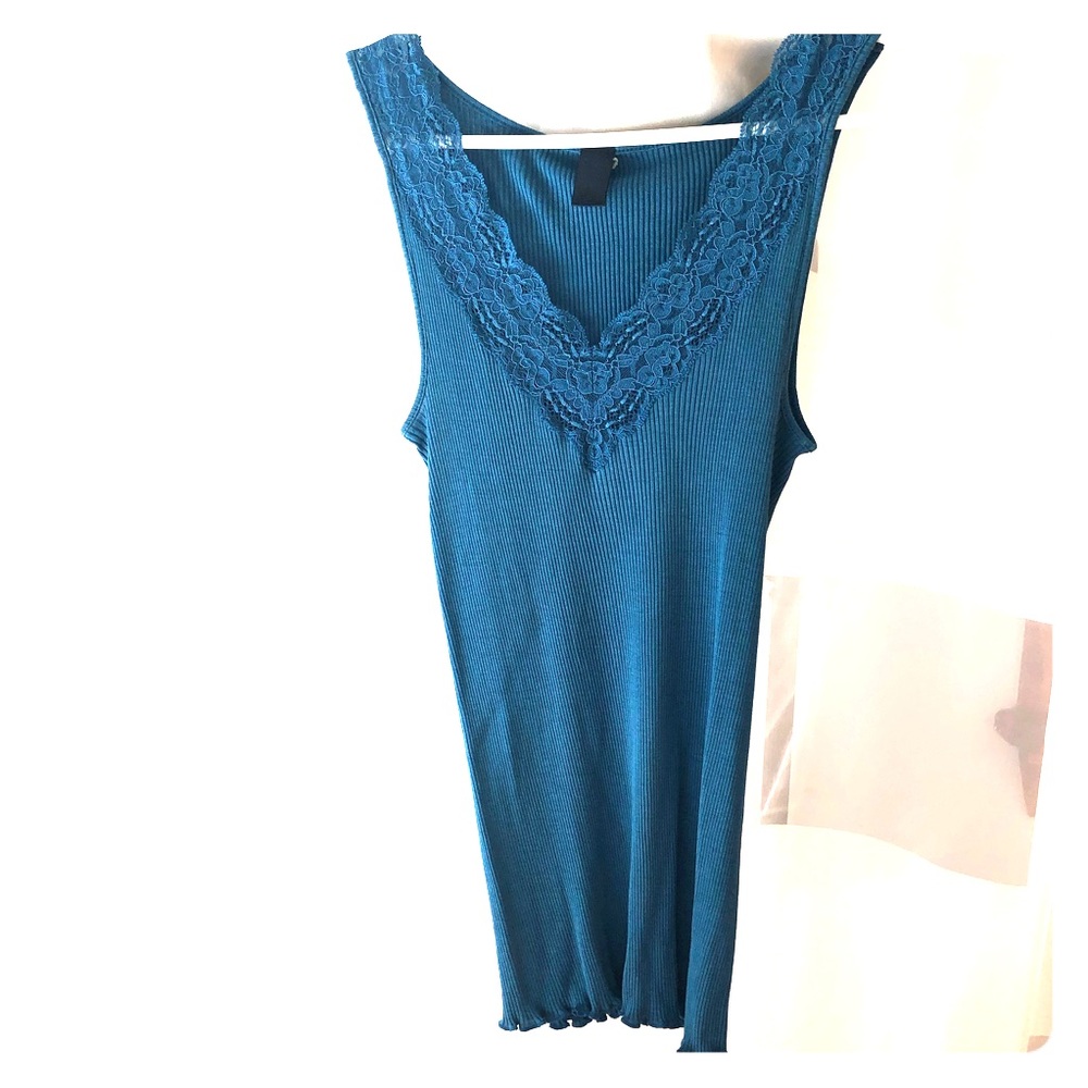 Banana republic stretch ribbed tank with lace